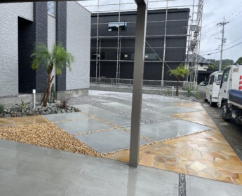 駐輪場乱形石張り 駐輪場乱形石張り